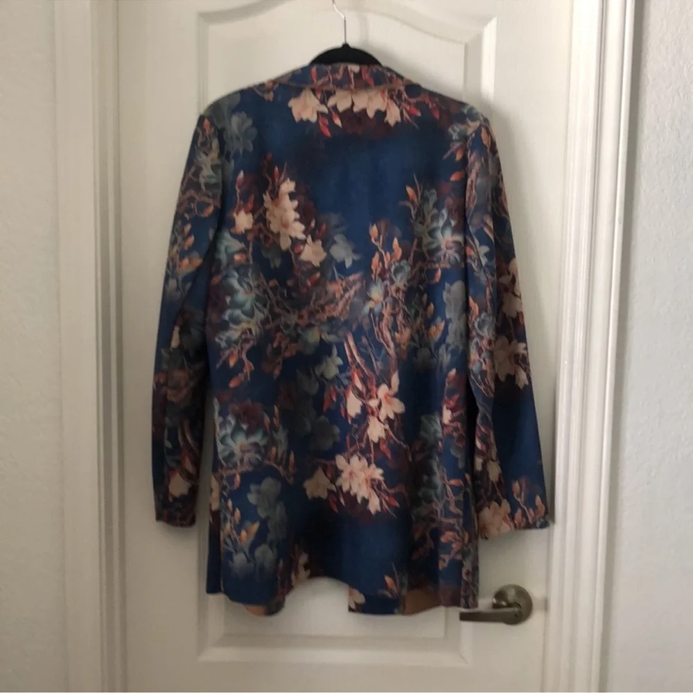 Solitaire Floral Patterned Women's Blazer - Picture 3 of 3